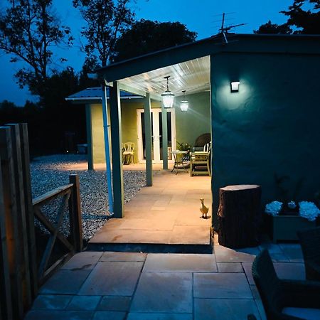 The Stables Hideaway Villa Llanelli Exterior photo